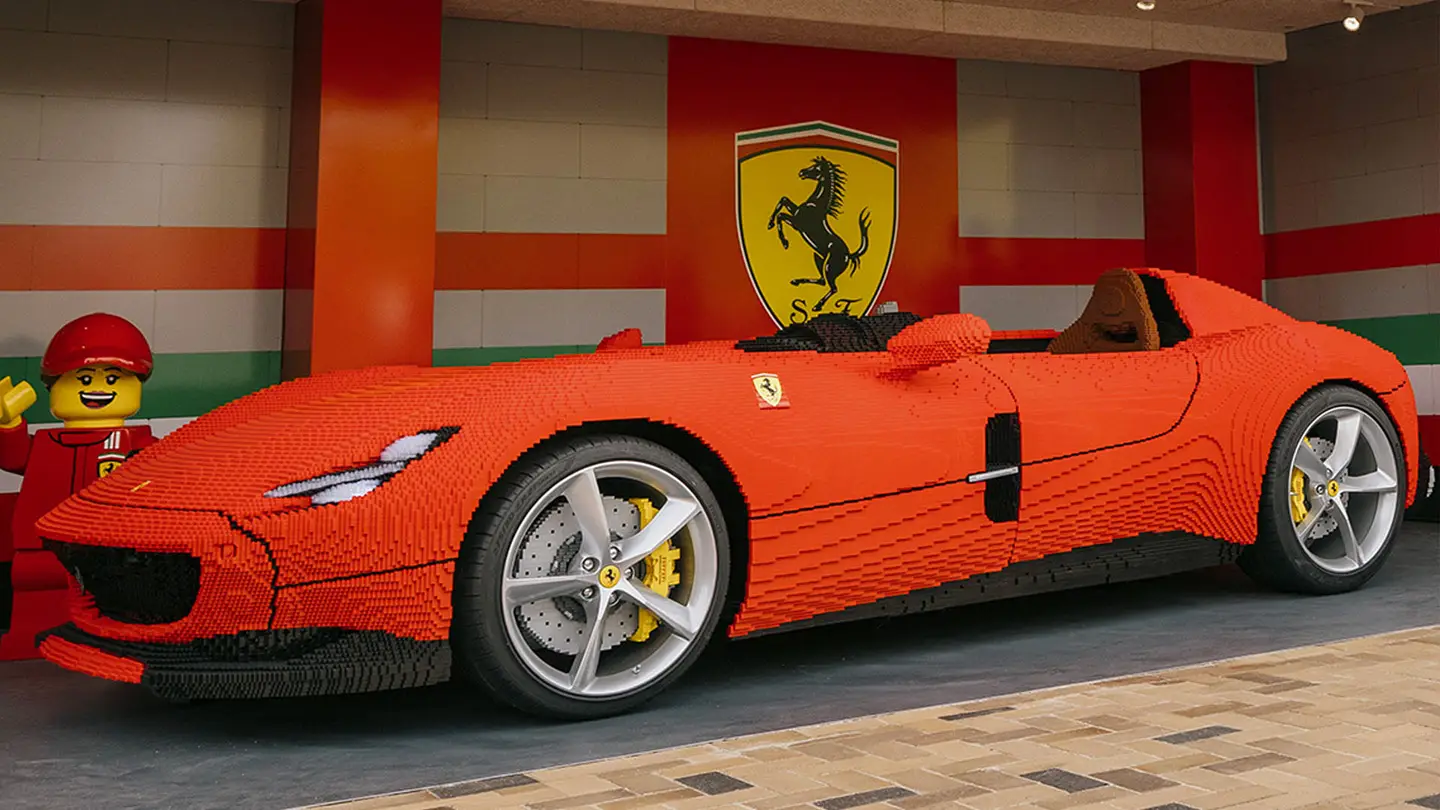 Εντυπωσιακή Φεράρι φτιαγμένη από Lego σε κανονικές διαστάσεις