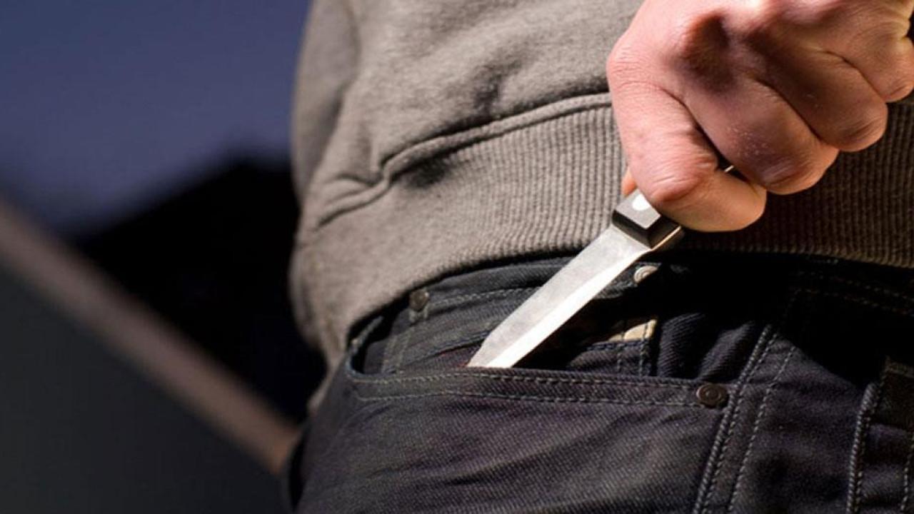 Λάρισα: Μαχαίρωσε 25χρονο στο πρόσωπο μετά από καυγά τα ξημερώματα