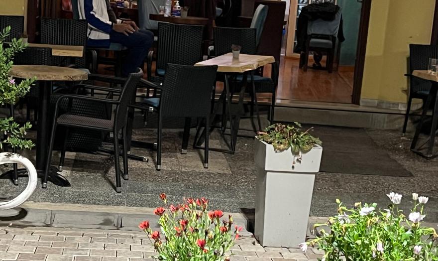 Αγρίνιο: Αιματηρό επεισόδιο σε καφετέρια – Στο νοσοκομείο άνδρας που μαχαιρώθηκε