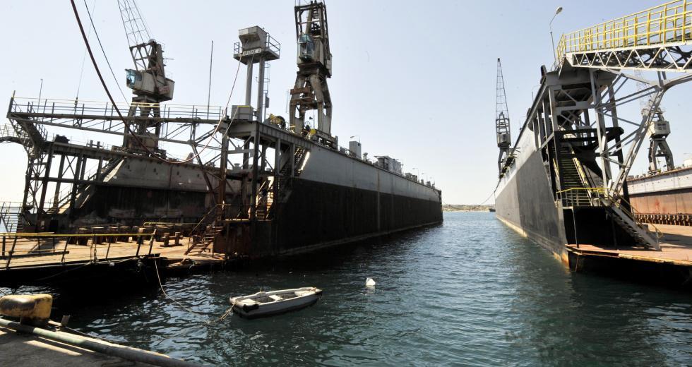 Σαλαμίνα: Κατέρρευσε εργαζόμενος σε δεξαμενή πλοίο
