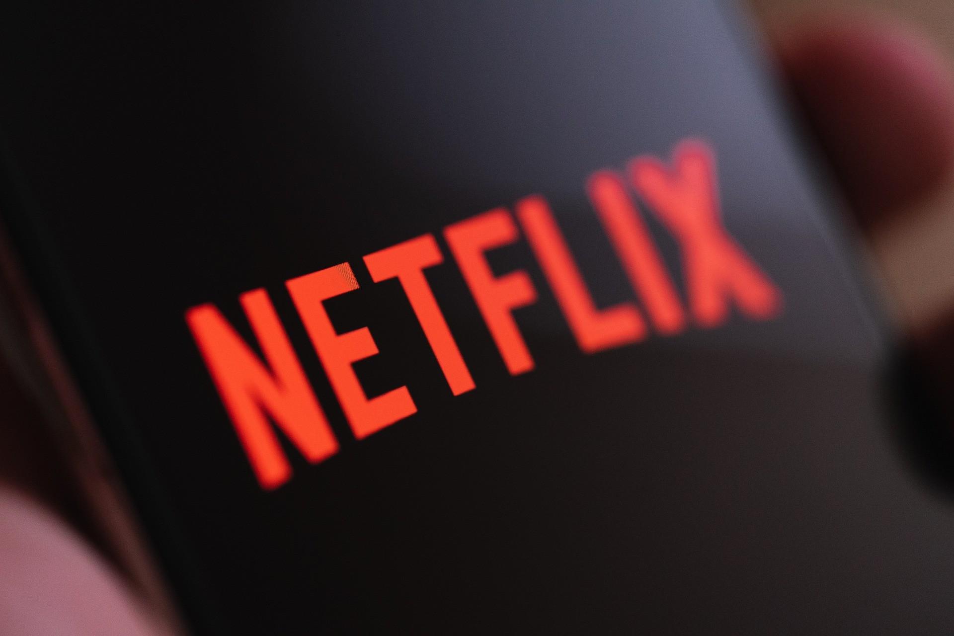 Ξεκίνησε να μοιράζει πρόστιμα το Netflix για το μοίρασμα λογαριασμού – Τσουχτερή η τιμή του προστίμου
