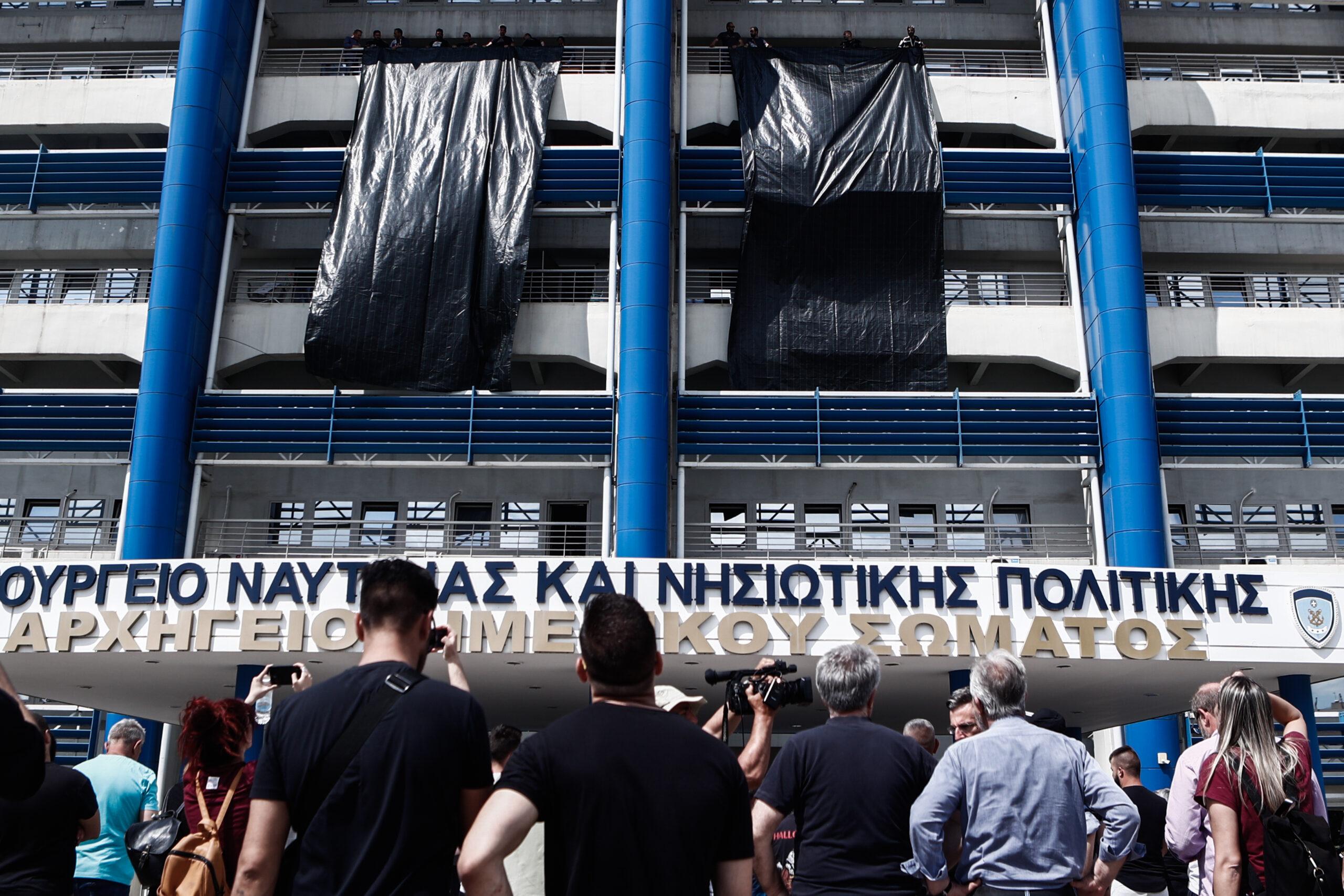 Μαύρα πανιά στο υπ. Ναυτιλίας: Να μην μετατραπεί η ζώνη του Περάματος σε μια απέραντη κοιλάδα των Τεμπών