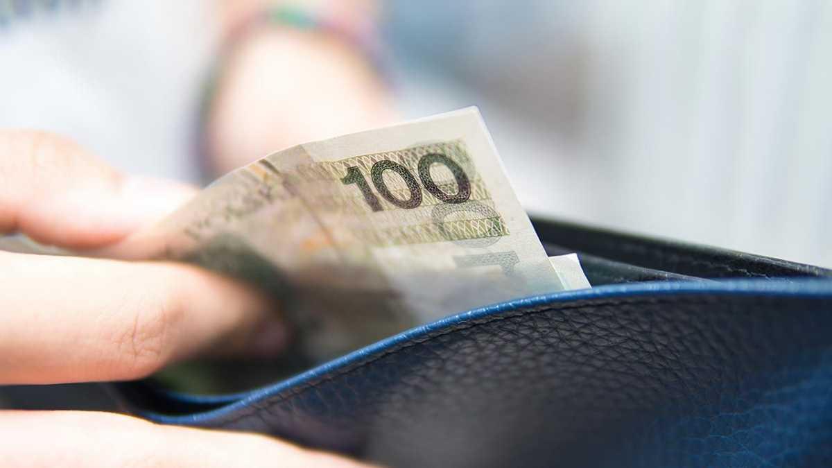 Πολωνία: Θα αυξηθεί δύο φορές ο κατώτατος μισθός το 2024