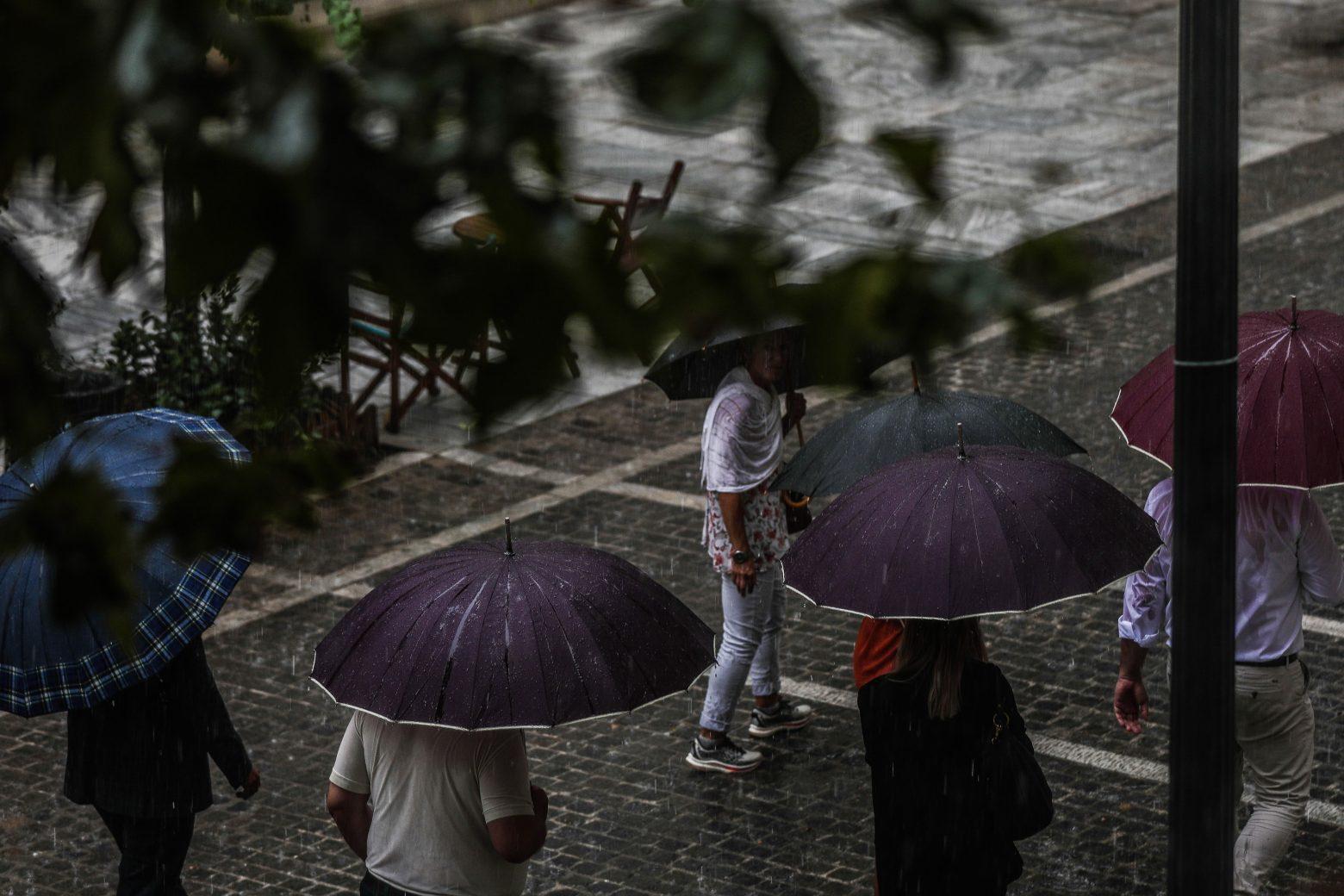 Καιρός (21/5): Βροχές και καταιγίδες σε αρκετές περιοχές την Κυριακή