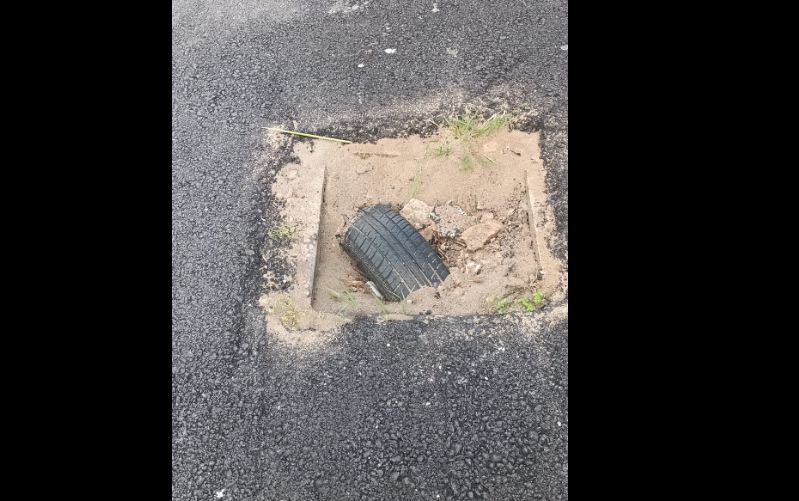 Εύοσμος: Ασφαλτόστρωσαν και… μία ρόδα Ι.Χ.(ΕΙΚΟΝΕΣ)