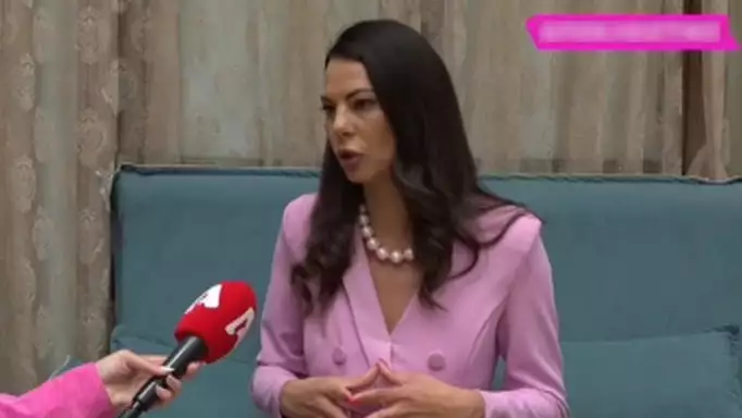 Εύη Βατίδου: «Είμαι 47 και ο σύντροφός μου 35»