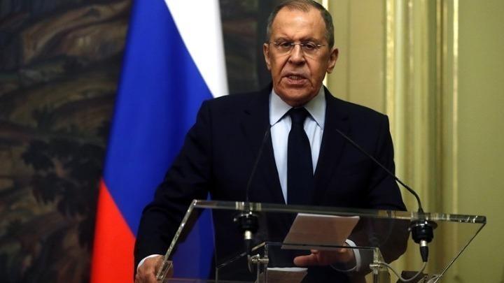 «Η Δύση προσπαθεί να εξουθενώσει τη Ρωσία στην Ουκρανία» λέει ο Λαβρόφ