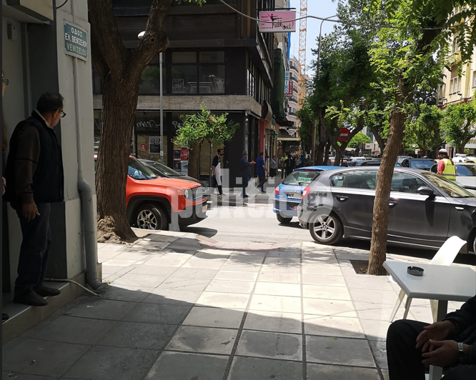 Θεσσαλονίκη: «Τρελή» πορεία ΙΧ που μπήκε ανάποδα στη Βενιζέλου – Ανέβηκε στο πεζοδρόμιο και παραλίγο να παρασύρει πεζούς (ΒΙΝΤΕΟ & ΦΩΤΟ)