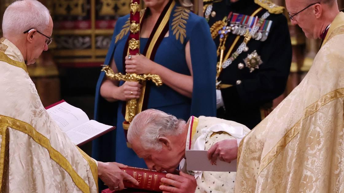 Δείτε live: Στέφεται βασιλιάς ο Κάρολος