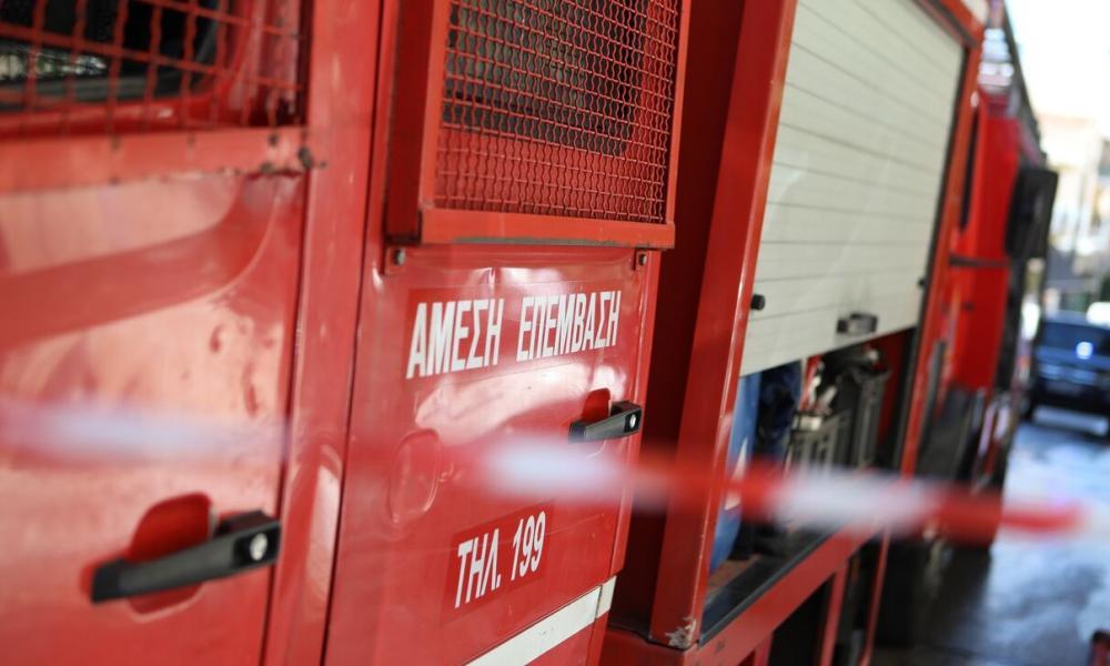 Αθήνα: Πυρκαγιά σε διαμέρισμα τα ξημερώματα  – Άνδρας εντοπίστηκε χωρίς τις αισθήσεις του