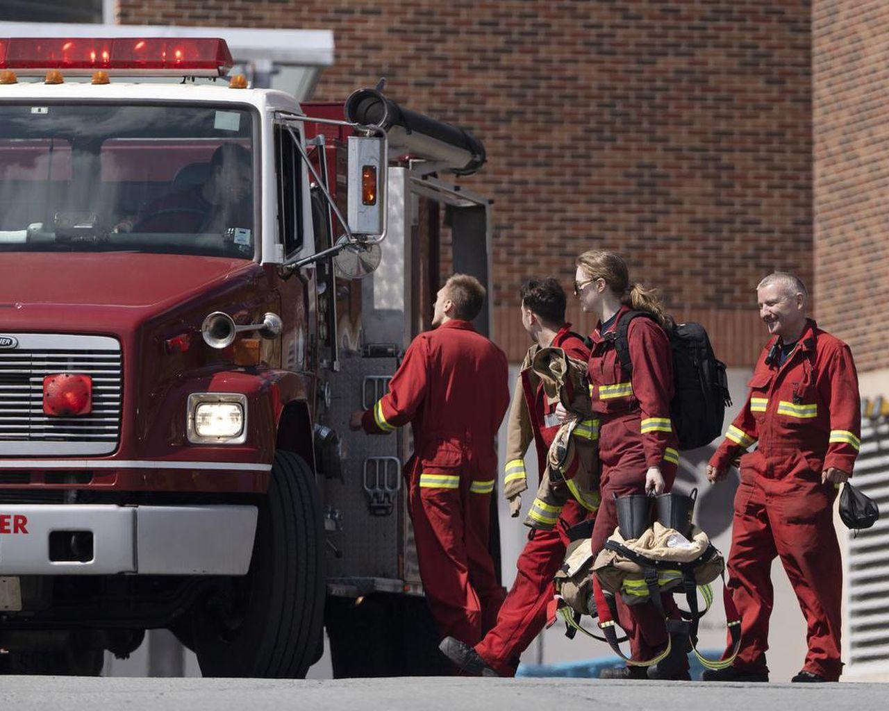 Καναδάς: Όλο και πιο δύσκολη η πρόσληψη πυροσβεστών παρά τις καταστροφικές πυρκαγιές που μαίνονται
