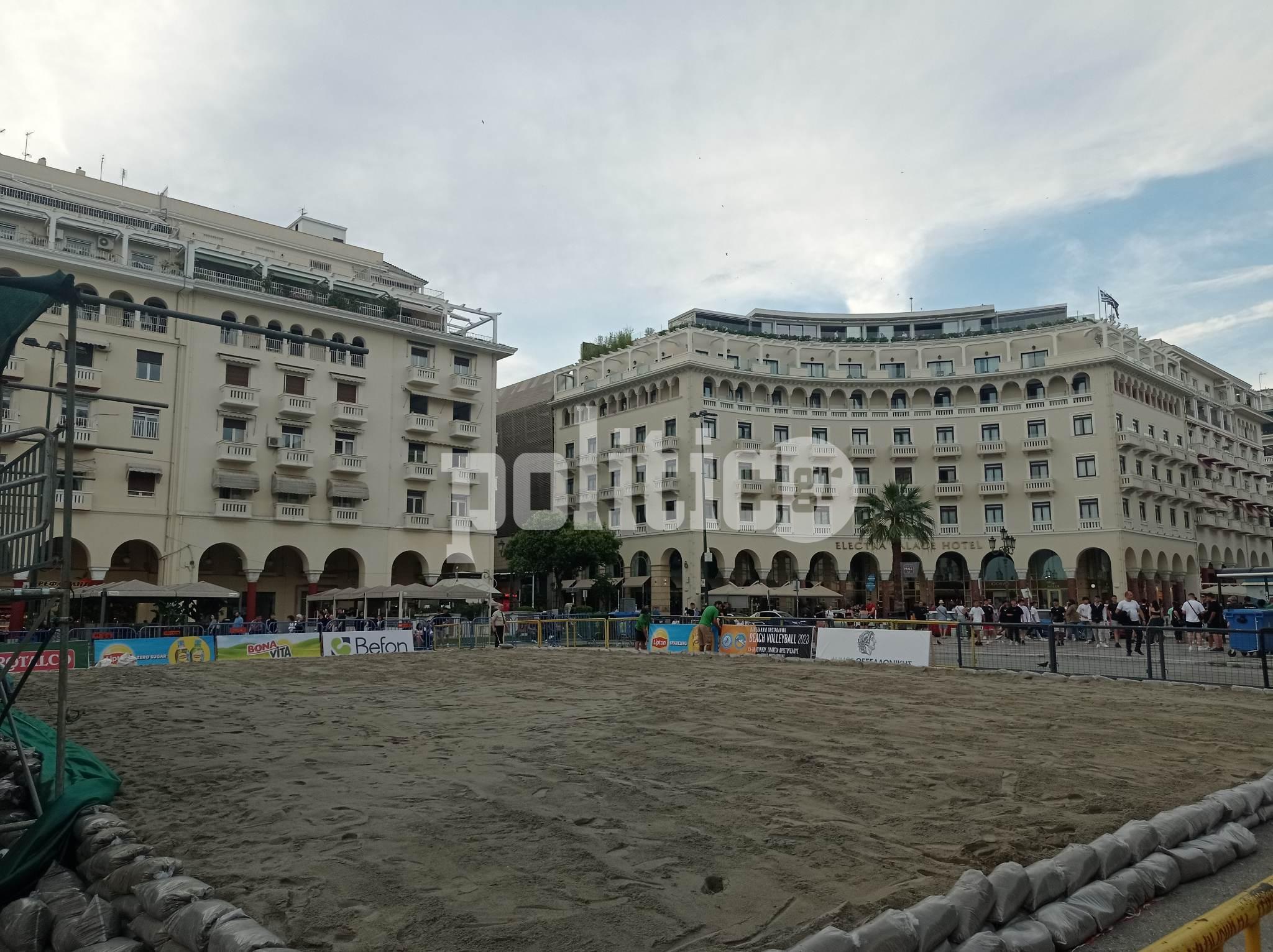 Θεσσαλονίκη: Σε παραλία μετατράπηκε η πλατεία Αριστοτέλους (vid & pics)