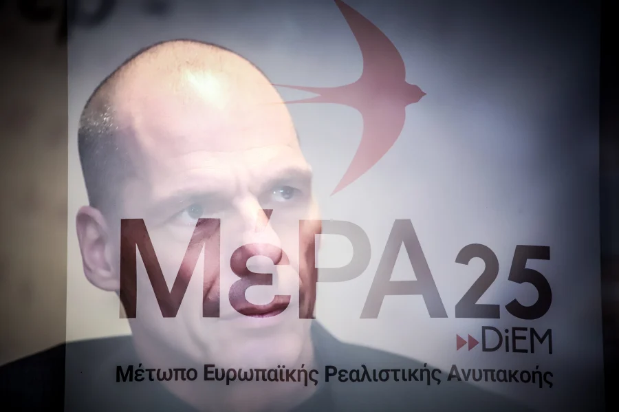 Πρόστιμο έριξε ο Δήμος Αθηναίων στο ΜέΡΑ25 για αφισορύπανση