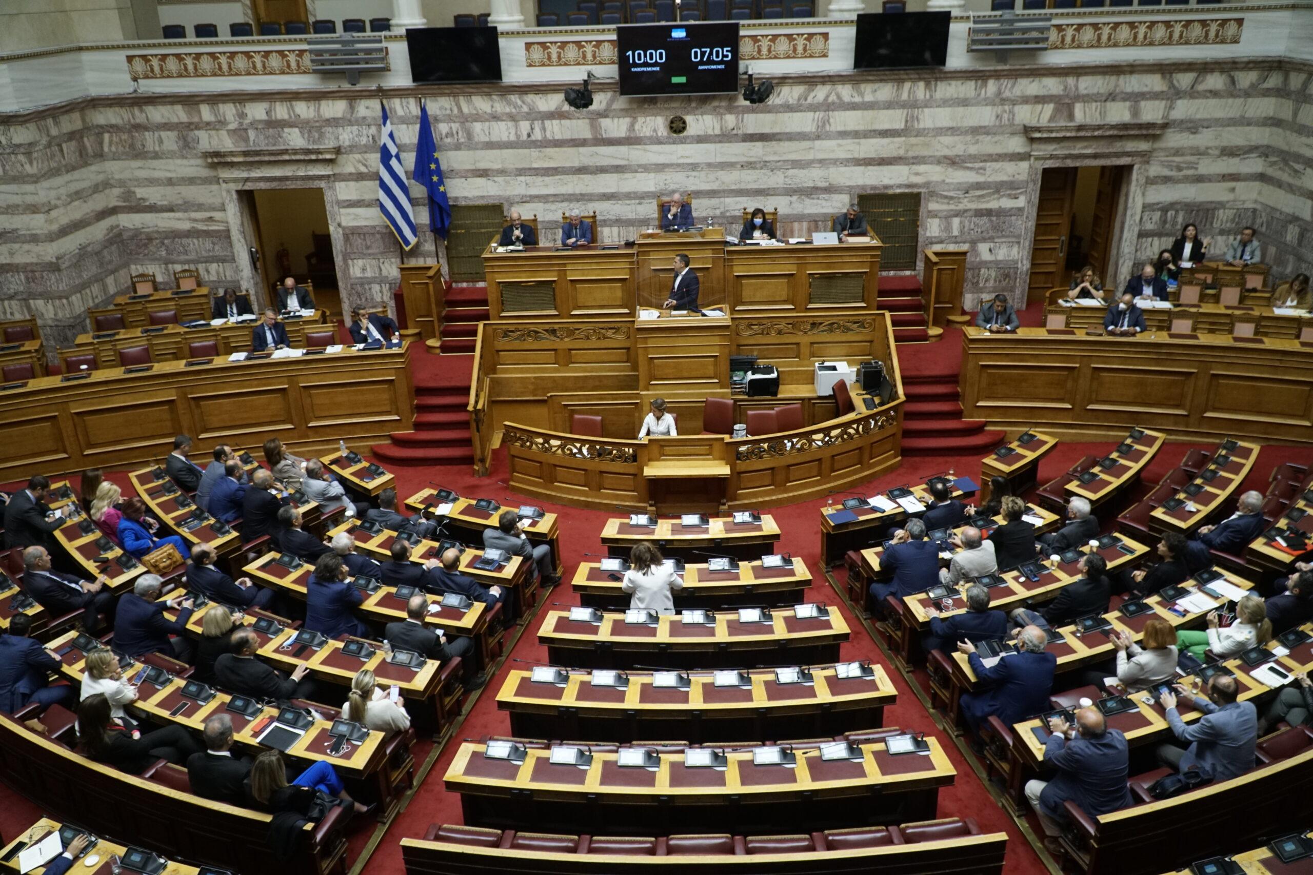 Σύσκεψη στο Μαξίμου υπό τον Μητσοτάκη εν όψει της Συνόδου Κορυφής για το μεταναστευτικό