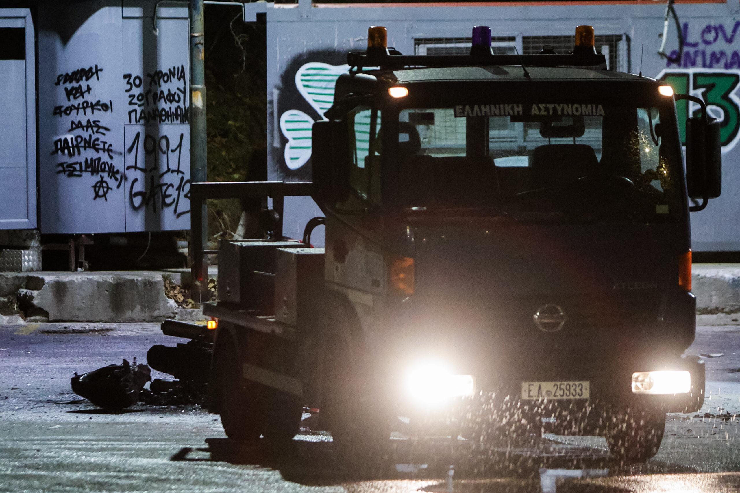 Επεισοδιακή νύχτα σε Εξάρχεια και Ζωγράφου – Επιθέσεις με μολότοφ με στόχους αστυνομικούς