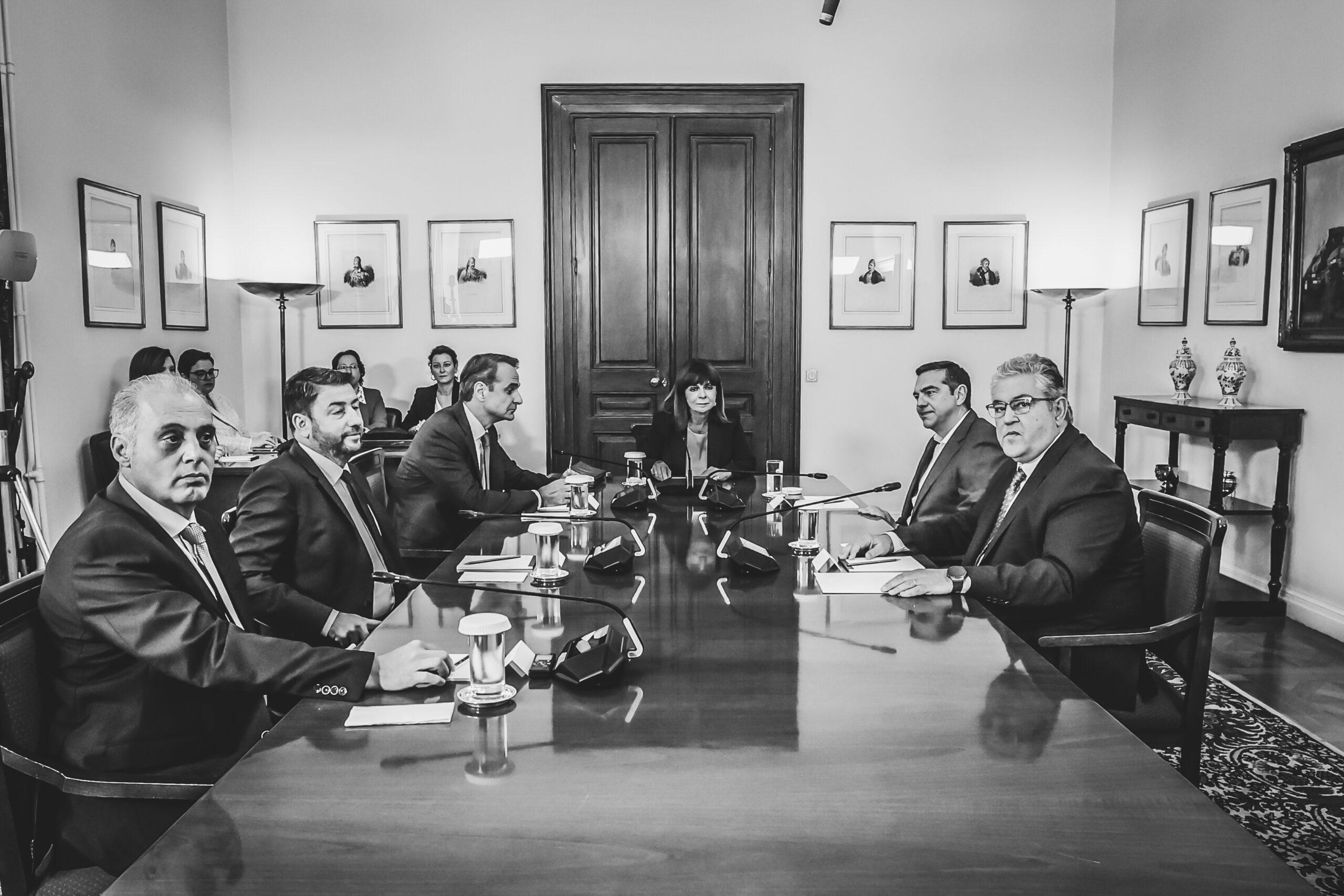 Φουντώνει η μάχη του… ΦΠΑ μεταξύ ΝΔ – ΣΥΡΙΖΑ – ΠΑΣΟΚ