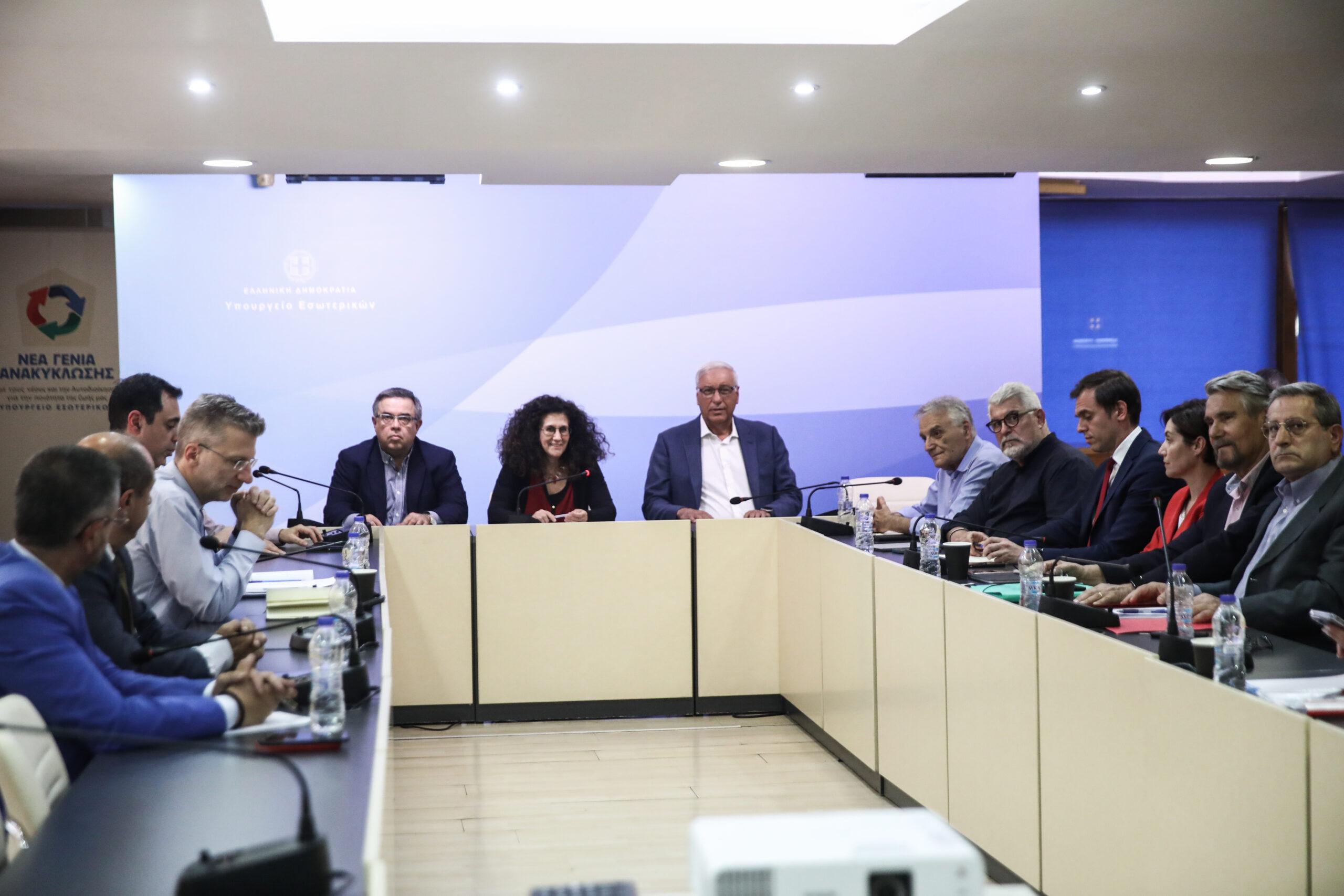 Εκλογές 2023: Σήμερα συνεδριάζει η διακομματική επιτροπή για το ντιμπέιτ