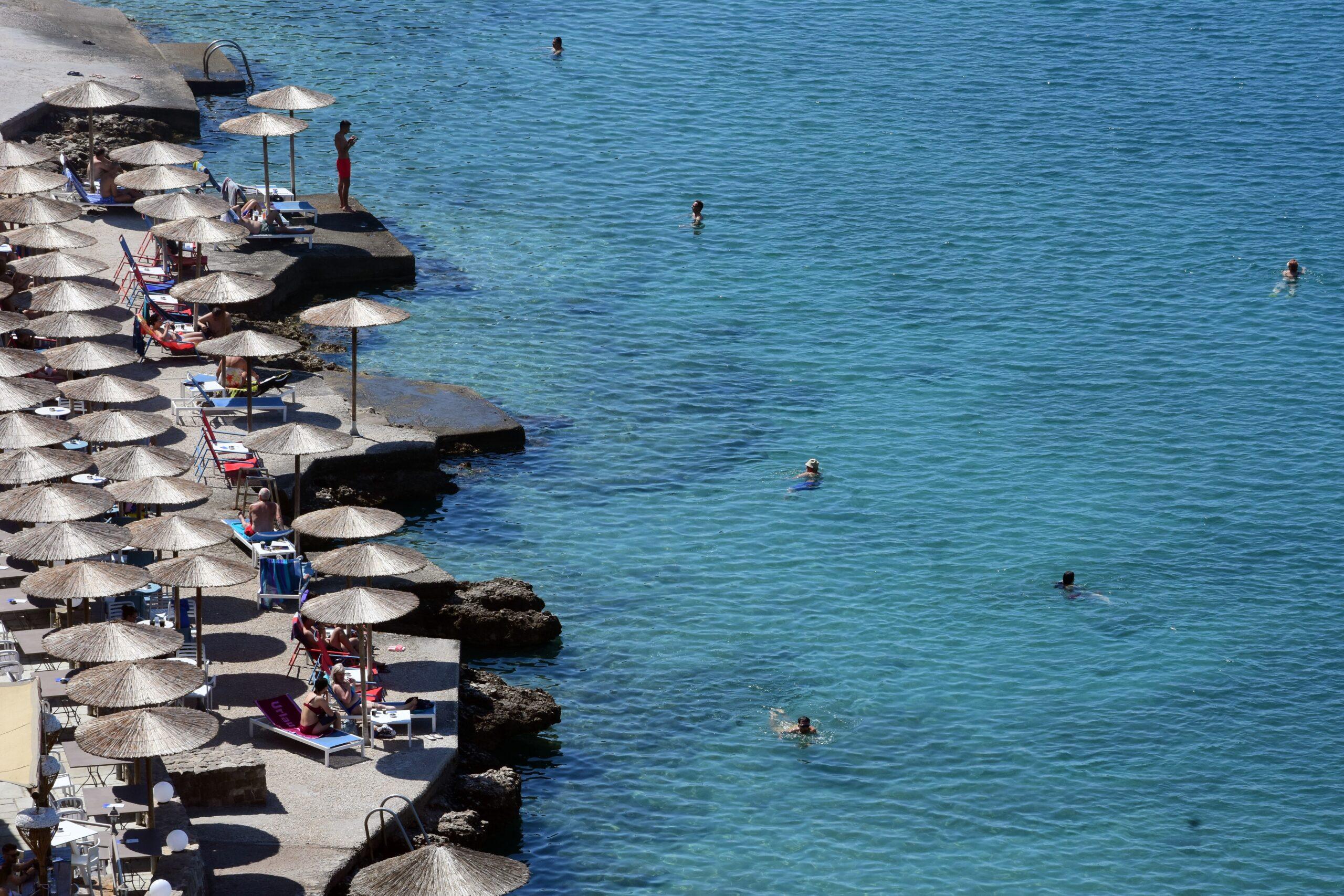 Πανάκριβες οι τιμές εισόδου σε παραλίες της Αττικής