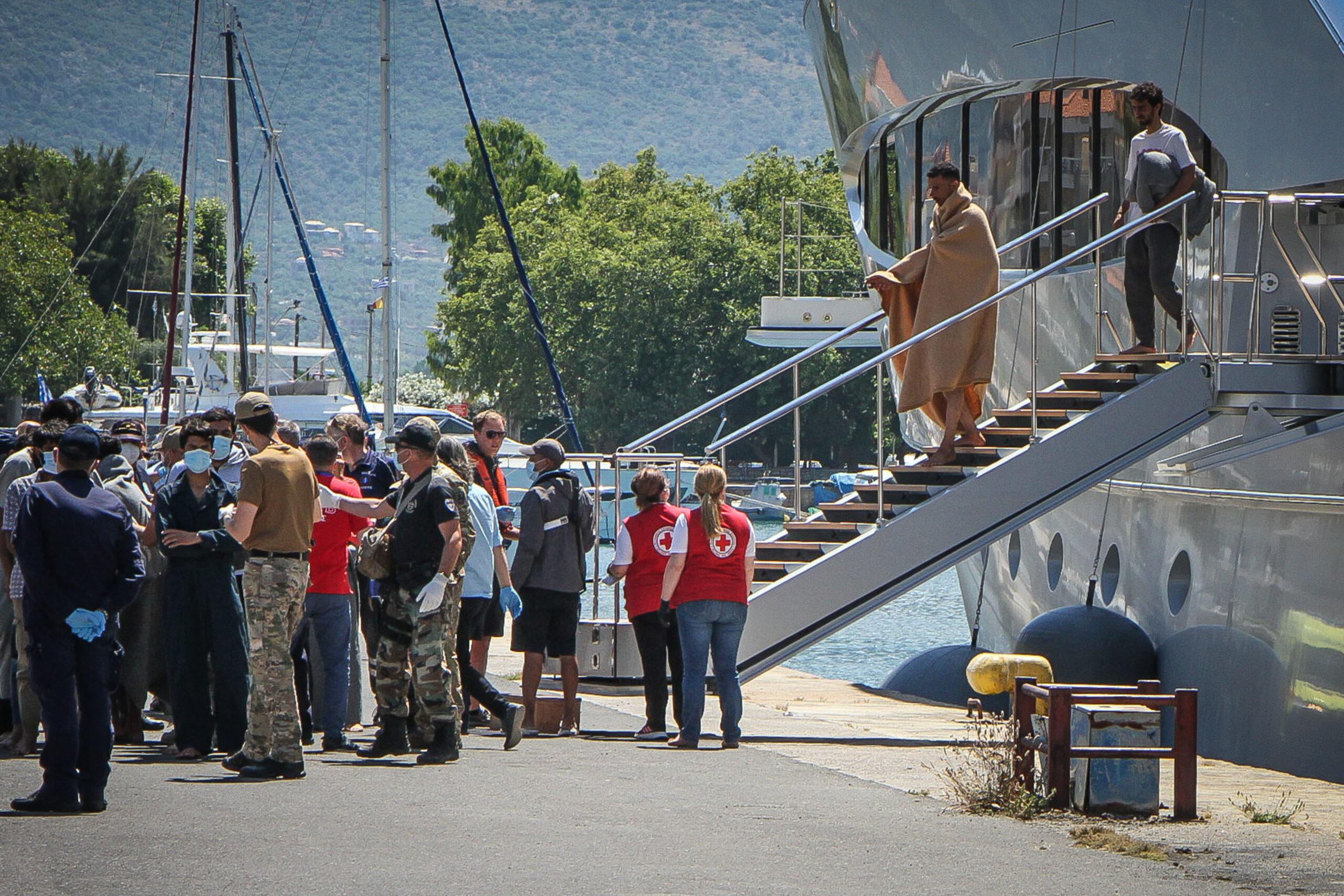 Πύλος: «Μπορώ να σας πω ότι για τους διασωθέντες, άπαντες είναι άνδρες» δήλωσε ο εκπρόσωπος του Λιμενικού