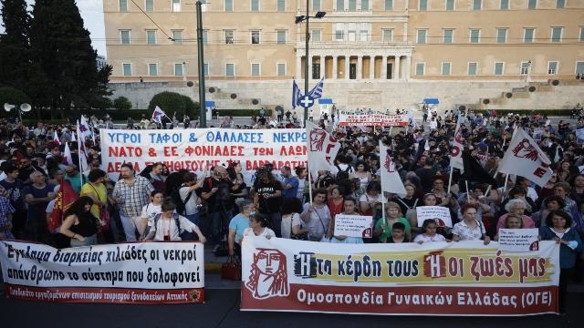 Συγκέντρωση στο κέντρο της Αθήνας για το πολύνεκρο ναυάγιο στην Πύλο: Πορεία στα γραφεία της Ευρωπαϊκής Ένωσης