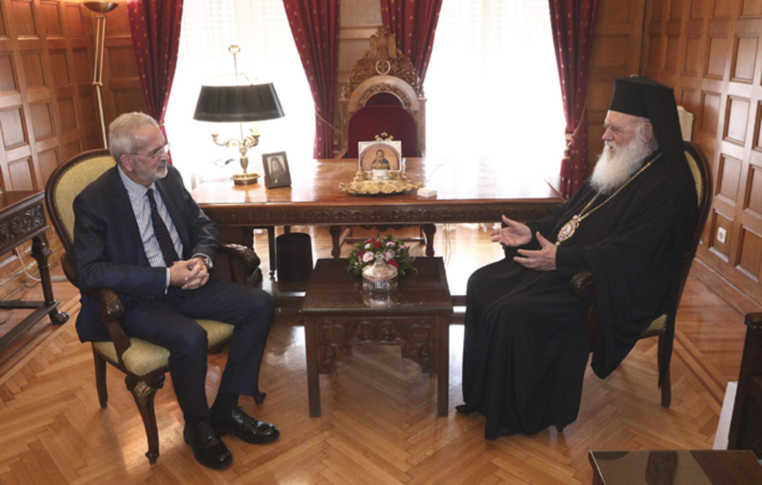 Στον Αρχιεπίσκοπο Ιερώνυμο ο υπηρεσιακός πρωθυπουργός Ιωάννης Σαρμάς