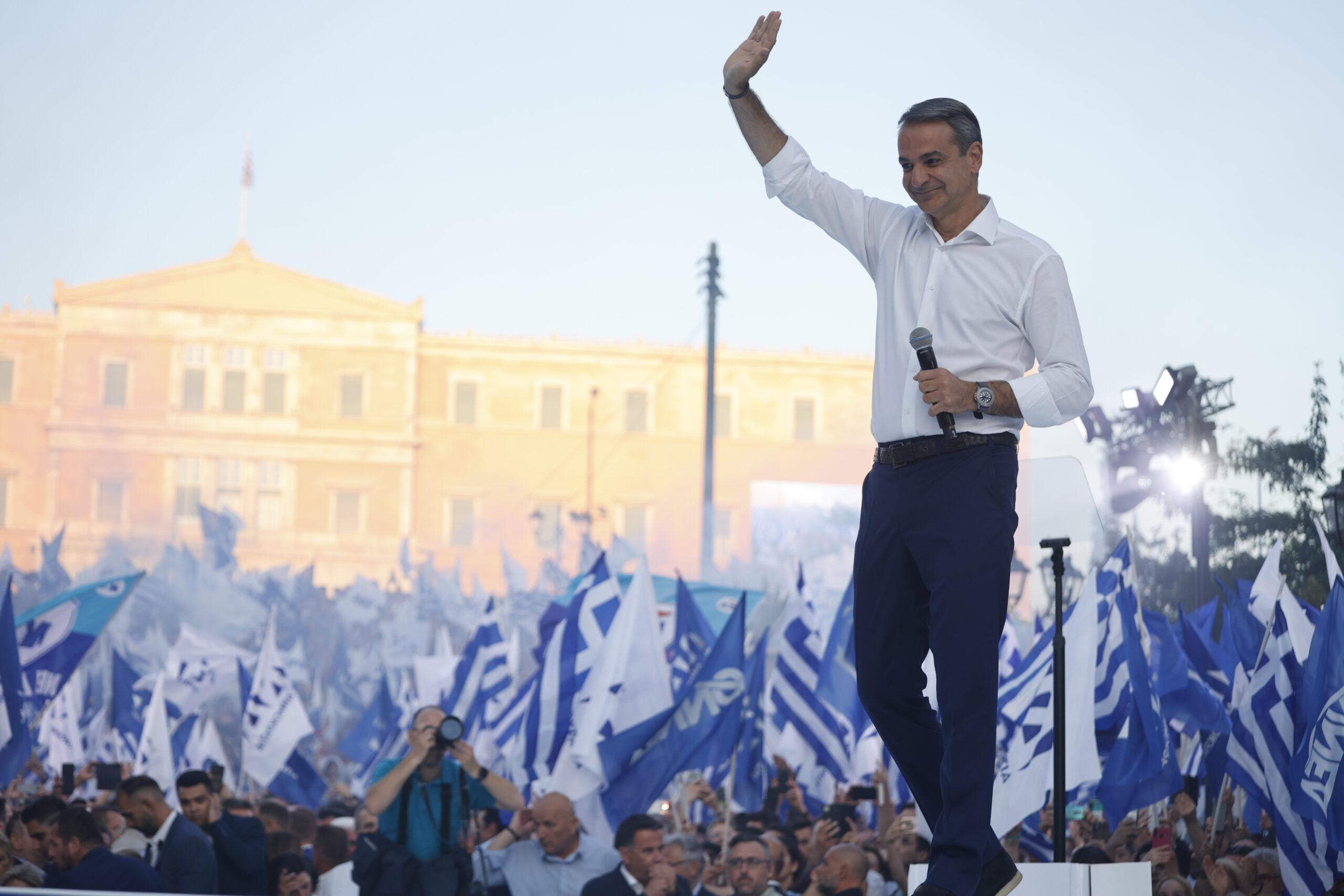 Δείτε live: Ομιλία Μητσοτάκη στο Σύνταγμα