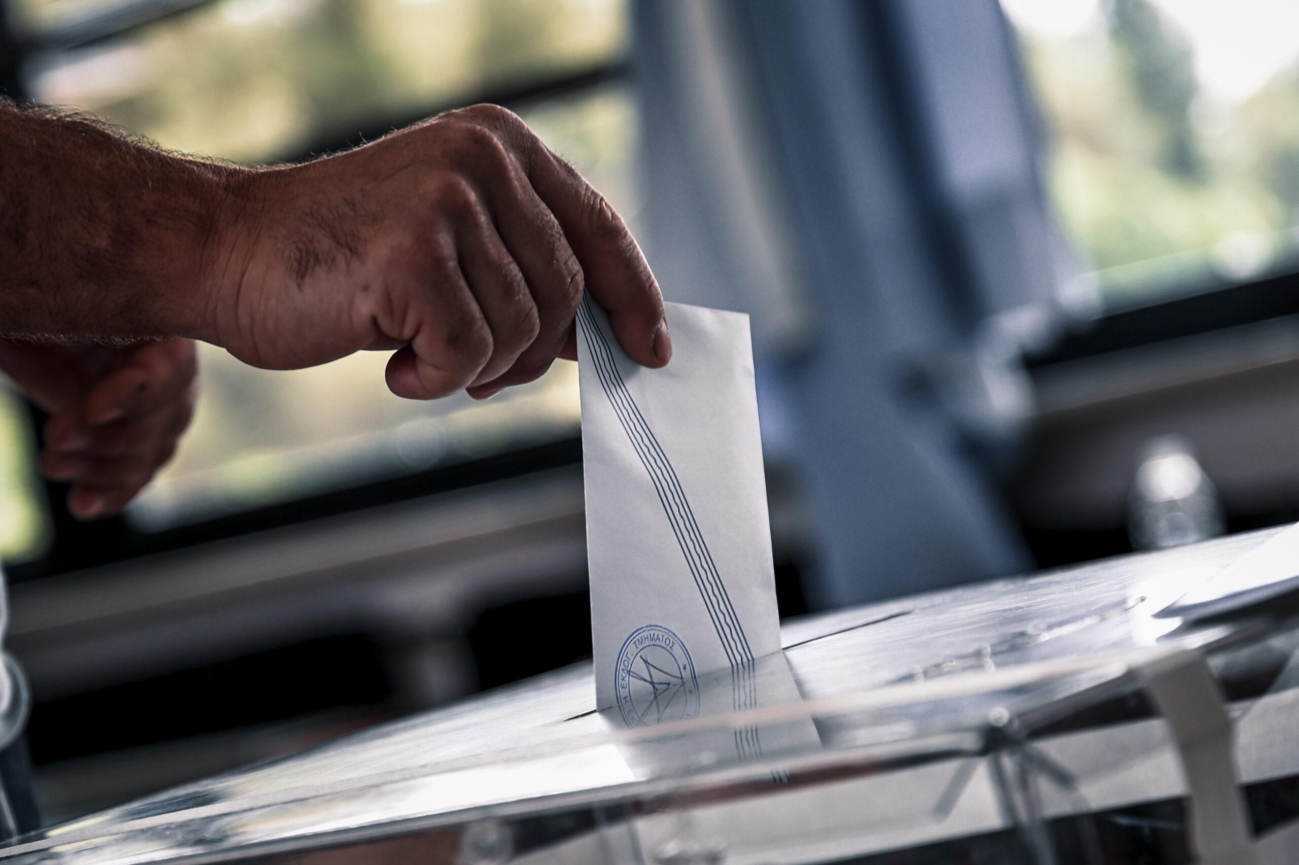 Τα αναπάντεχα της κάλπης του β’ γύρου των εκλογών 2023 – Φθορές, εντάσεις και αργοπορία από δικαστικούς αντιπροσώπους