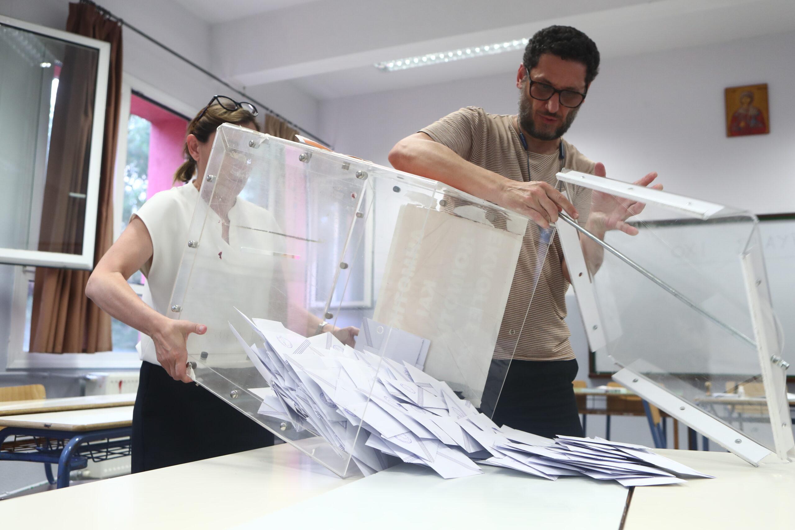 Εκλογές 2023: Ιστορικό ποσοστό αποχής μετά τη μεταπολίτευση – Σχεδόν ένας στους δύο δεν ψήφισε