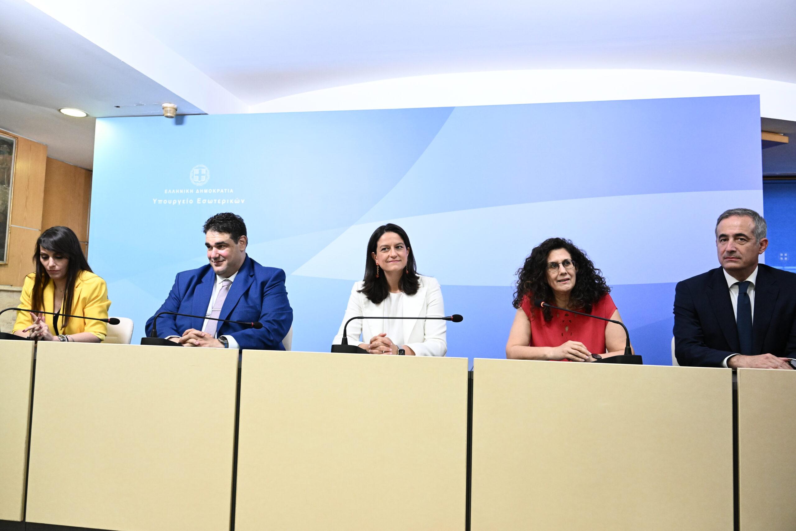 Κεραμέως: «Έχουν γίνει πολύ σημαντικά βήματα στον Δημόσιο τομέα»