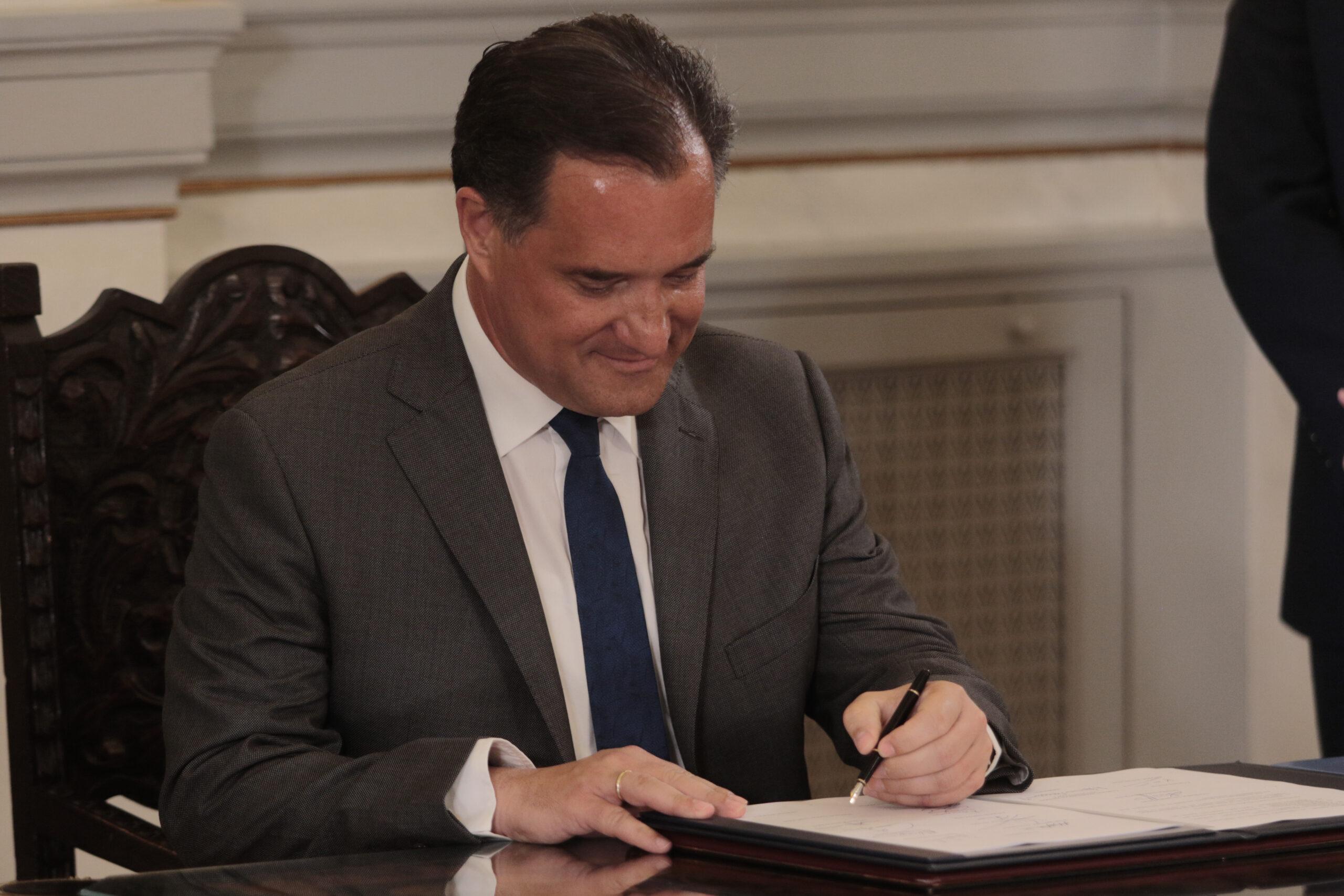 Νέα κυβέρνηση: Οι υπουργοί ξεκίνησαν νωρίς την εργασία τους στα γραφεία