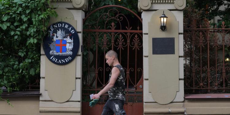 Ρωσία: Δεσμεύεται να απαντήσει στην απόφαση της Ισλανδίας να κλείσει επ’ αόριστον την πρεσβεία της