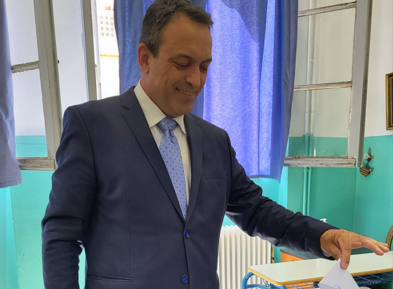 Ποιο είναι το ακροδεξιό κόμμα «Σπαρτιάτες» που εισέρχεται στη Βουλή – Πρόεδρος ο Βασίλης Στίγκας