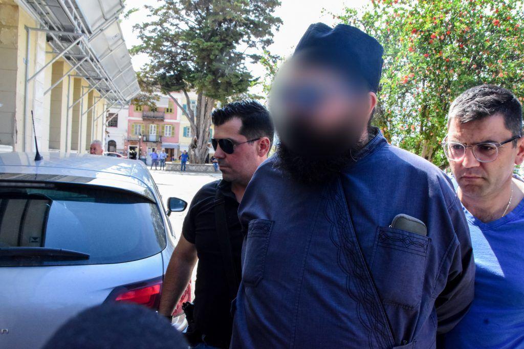Ναύπλιο: «Μπαμπά, βοήθεια» έστειλε ο 12χρονος στον πατέρα του αφού έλαβε το χυδαίο βίντεο από τον ιερέα