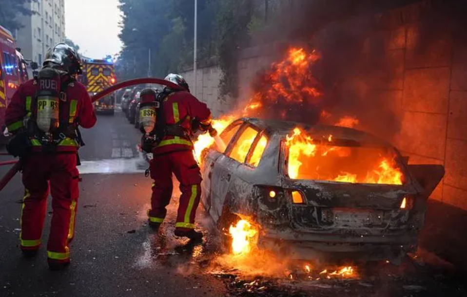 Γαλλία: Περισσότερες από 23.000 πυρκαγιές κατά τη διάρκεια των ταραχών – Συνελήφθησαν 3.500 άτομα