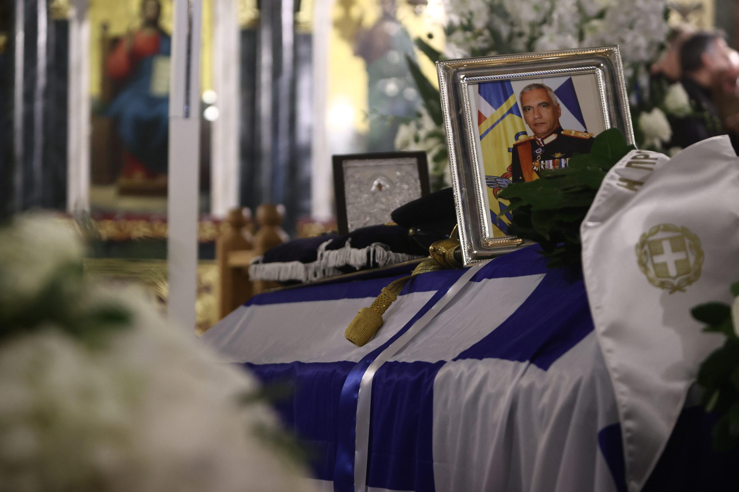 Θεσσαλονίκη: Τελευταίο αντίο στον πρώην αρχηγό ΓΕΕΘΑ Μιχαήλ Κωσταράκο – «Αρχηγέ καλό ταξίδι»(ΦΩΤΟ)