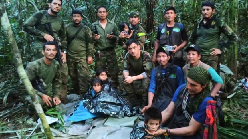 Κολομβία: Απονομή μεταλλίων στους διασώστες που συμμετείχαν στην εύρεση των τεσσάρων παιδιών που χάθηκαν στη ζούγκλα