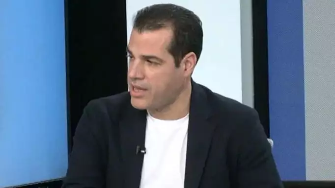 Ο Θάνος Πλεύρης μοιράζεται τη συγκινητική εμπειρία της απώλειας: «Έφυγες την ίδια ημέρα με τη μητέρα μου».
