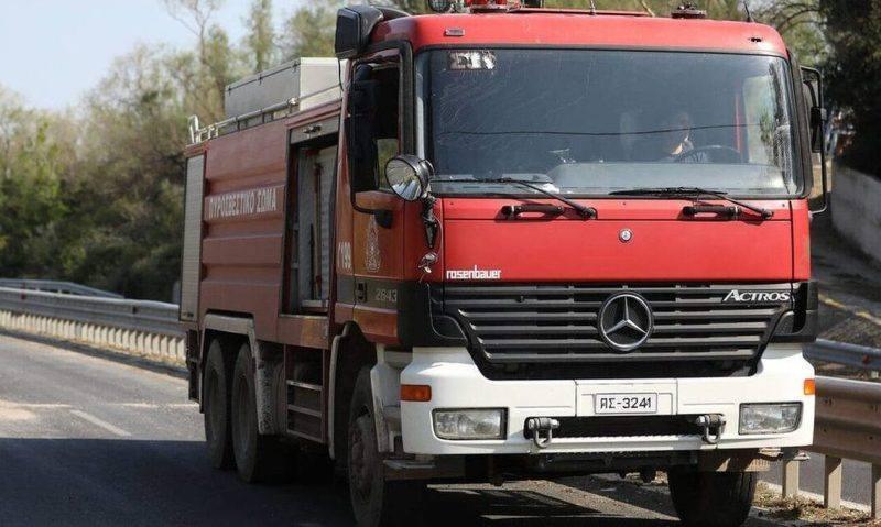 Πυρκαγιά εκδηλώθηκε κοντά στις γραμμές του Προαστιακού στο Ζευγολατιό