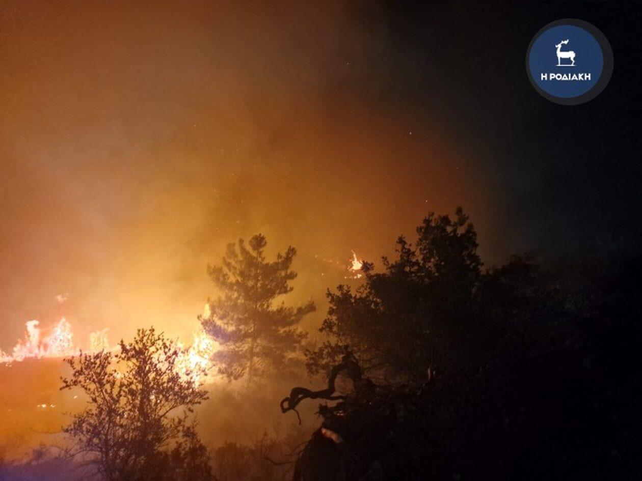 Πυρκαγιά στη Ρόδο: Εκκενώθηκε ξενοδοχείο