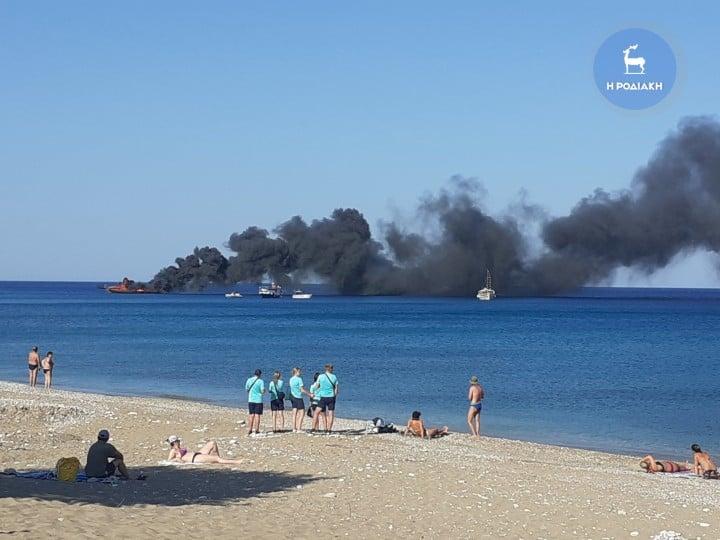 Πυρκαγιά σε τουριστικό πλοίο στη Ρόδο – Μεγάλη κινητοποίηση: Μία 9χρονη μεταφέρθηκε στο νοσοκομείο