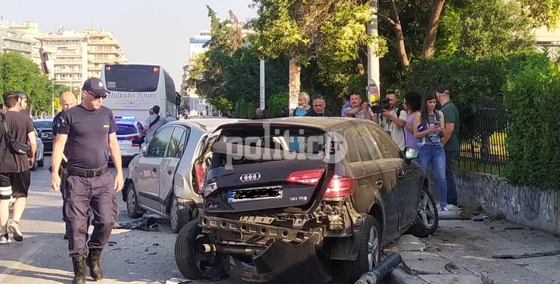 Τροχαίο στη Θεσσαλονίκη: Λεωφορείο έπεσε πάνω σε σταθμευμένα αυτοκίνητα (ΦΩΤΟ – ΒΙΝΤΕΟ)