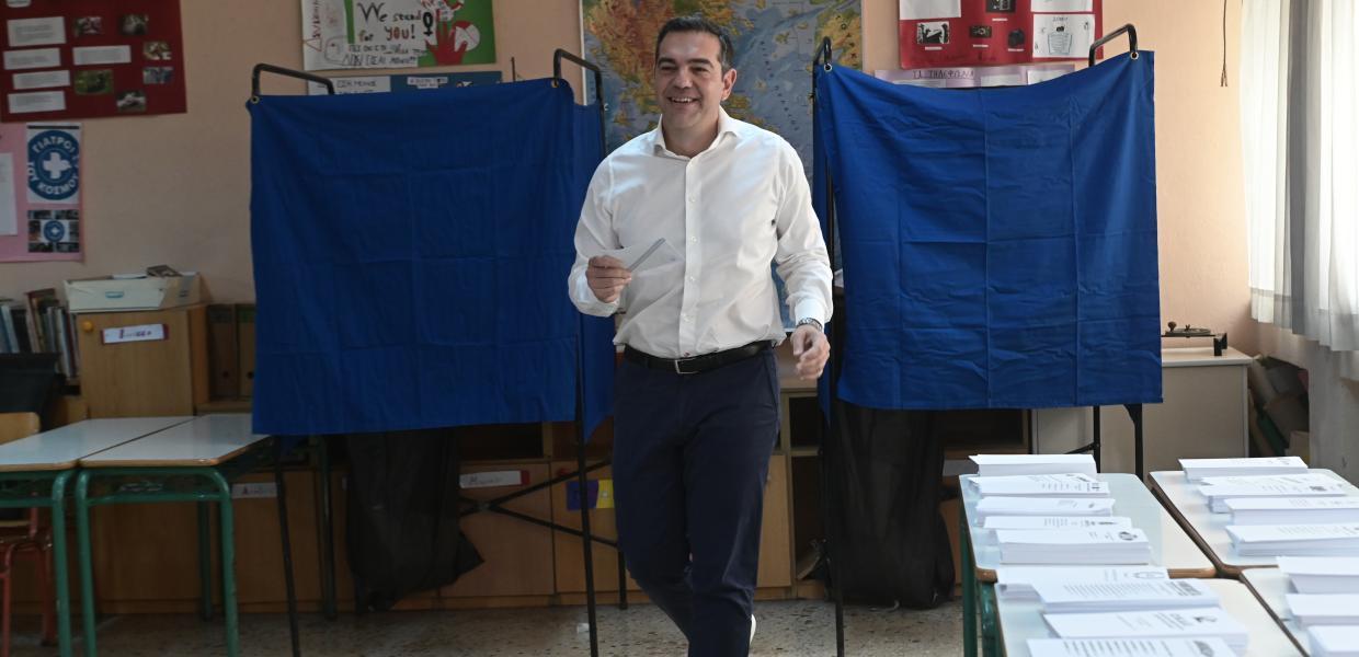 Αλέξης Τσίπρας: Ψήφισε στο Περιστέρι για τις εκλογές του 2023