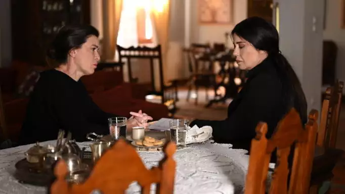 Σασμός: Η Μαρίνα καλεί την Καλλιόπη σπίτι της