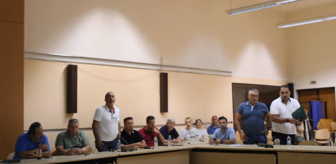 Έπεσε ξύλο στο δημοτικό συμβούλιο Πέλλας – Στο νοσοκομείο ένα άτομο