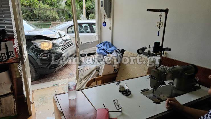 Λαμία: Νέο φοβερό τροχαίο μέσα στην πόλη – Αμάξι μπήκε σε μαγαζί