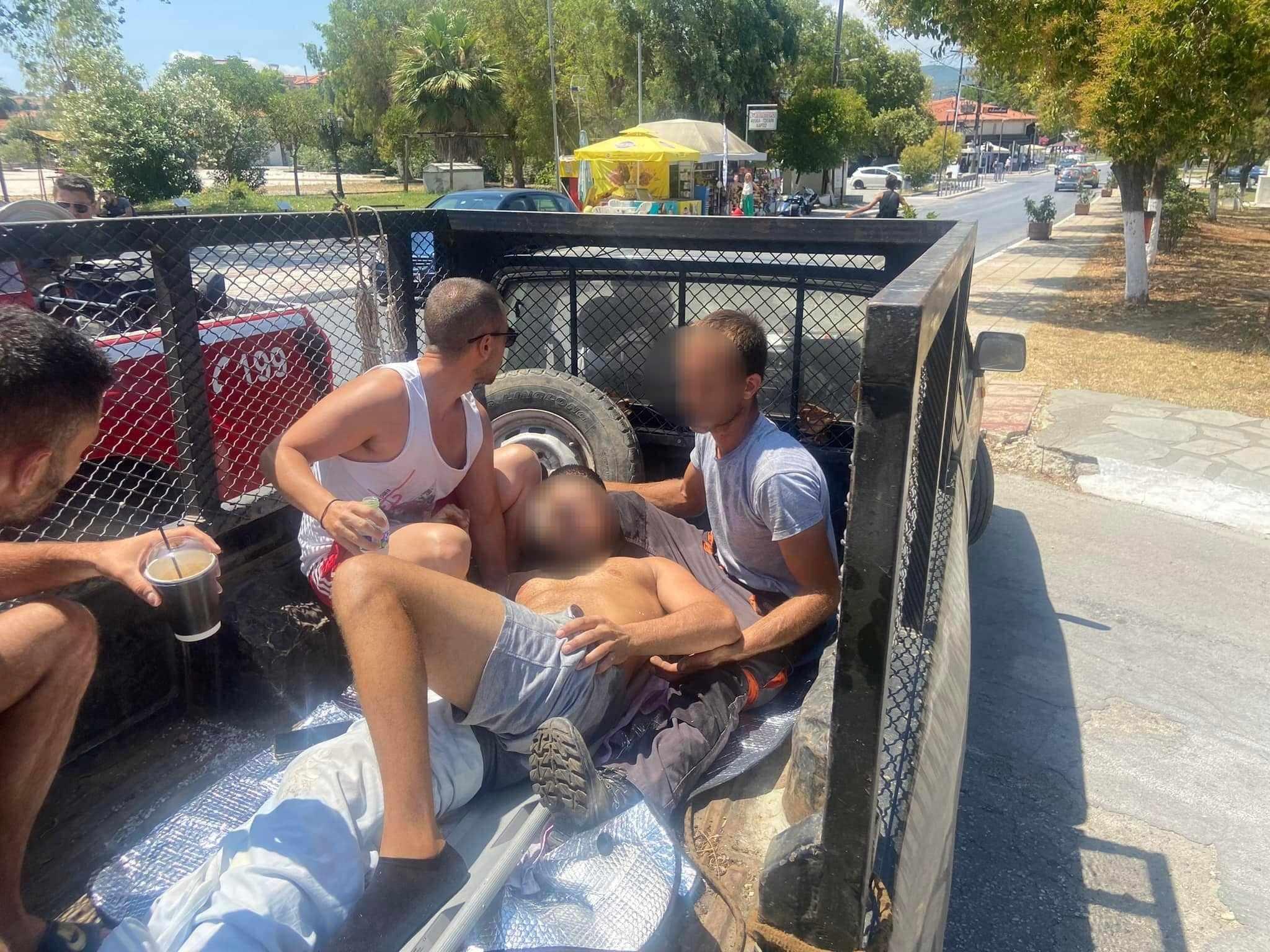 Χαλκιδική: Τραυματίας μεταφέρεται στο νοσοκομείο πάνω σε καρότσα αγροτικού – Δεν υπήρχε… πλήρωμα για το ασθενοφόρο