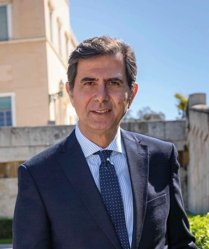 Κ. Γκιουλέκας στην POLITIC: «Φλέγεται η Ελλάδα»