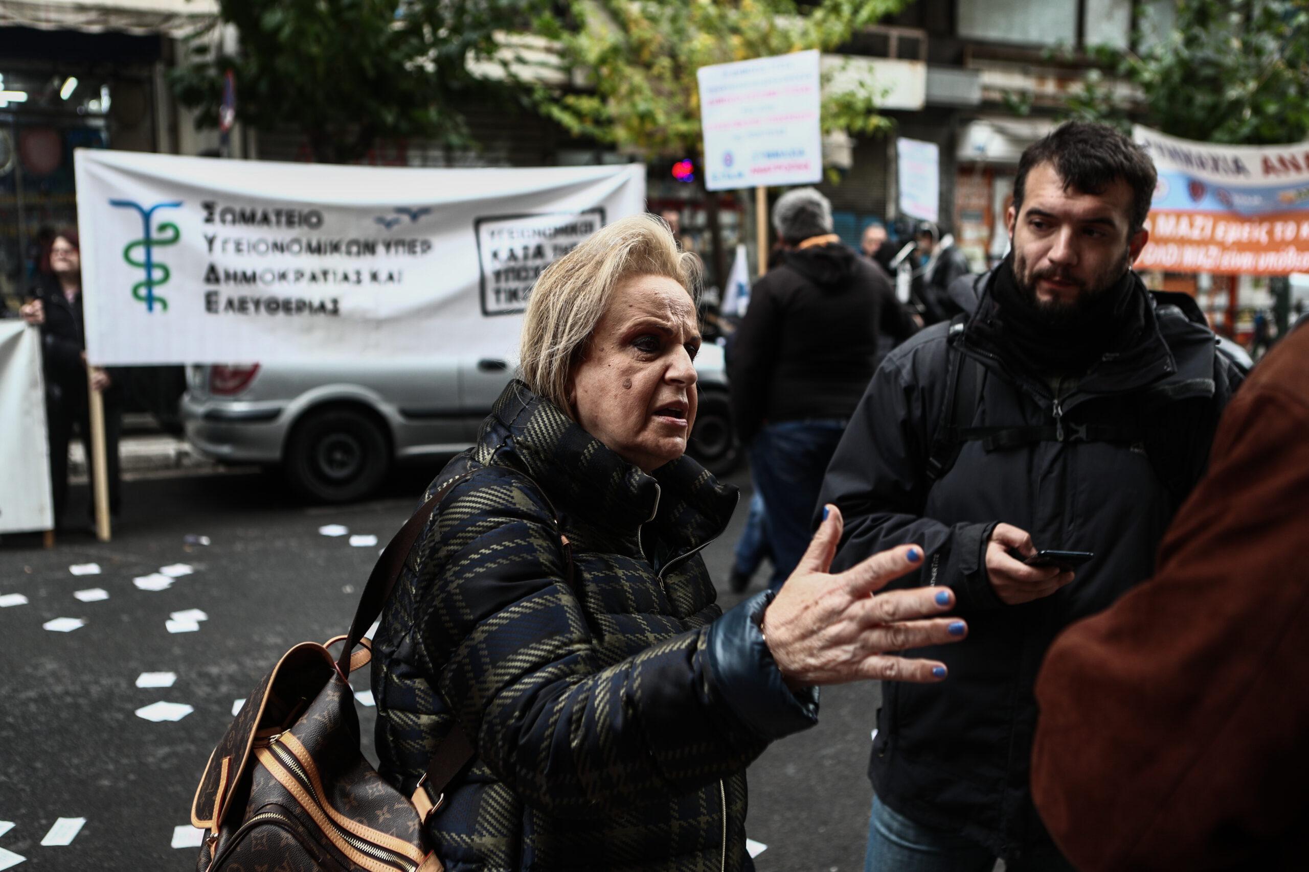 Ματ. Παγώνη: «Μπορούν να βοηθήσουν οι στρατιώτες και οι πυροσβέστες, αλλά χρειάζονται διασώστες»