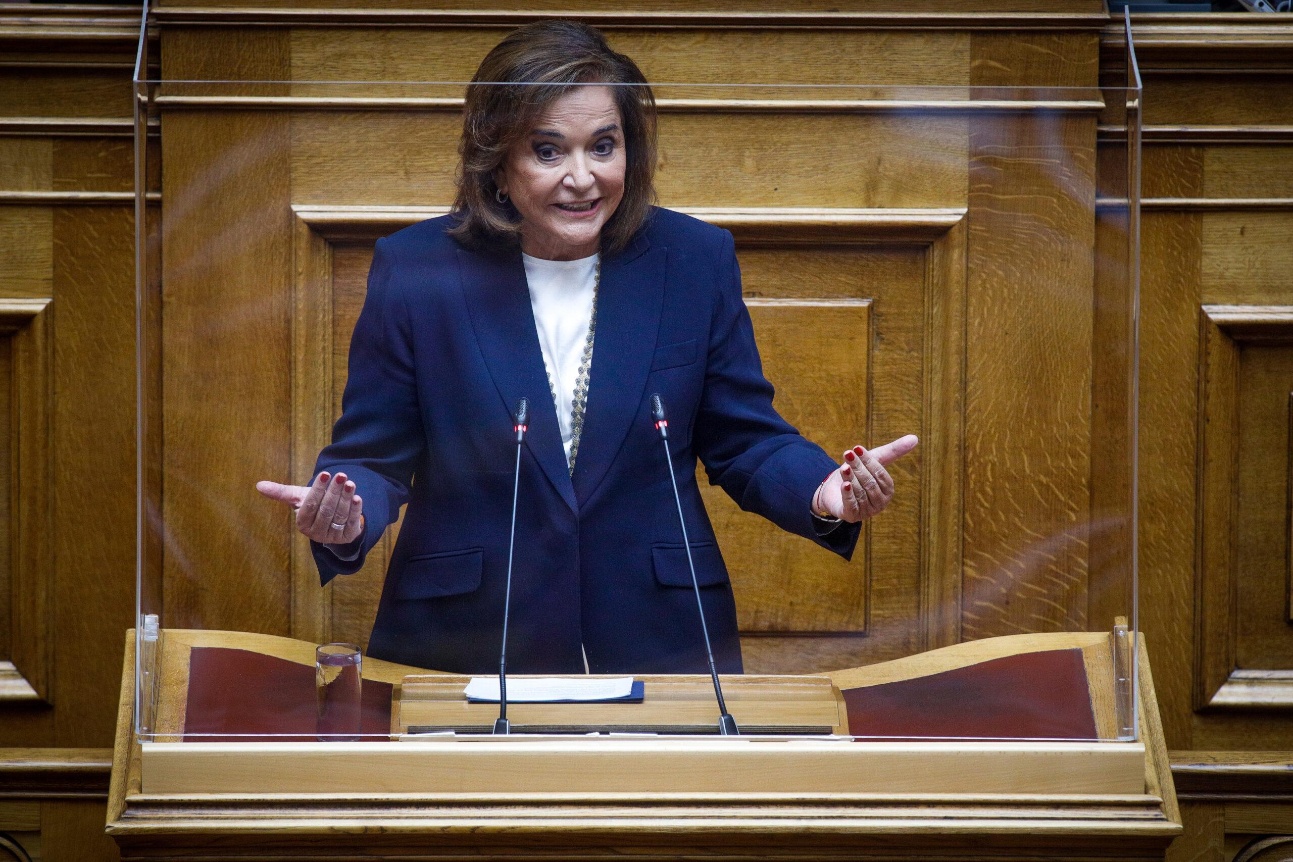 Μπακογιάννη με Γεραπετρίτη για τη ροζ σημαία: «Να μη λογοκρίνουμε την τέχνη»