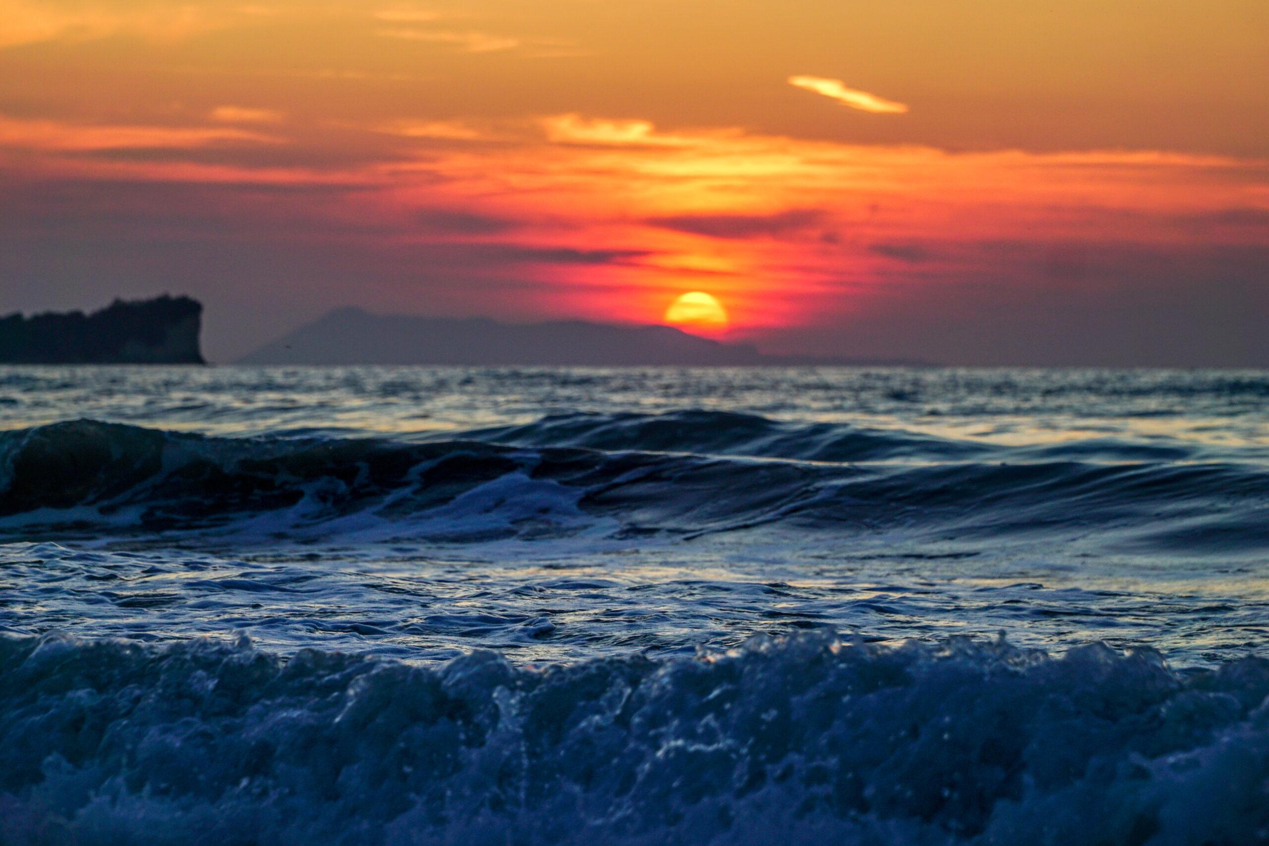 Ο καιρός σήμερα: Λιακάδα σε όλη τη χώρα – Κοπάζουν οι άνεμοι